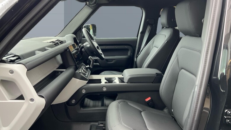 Land Rover Defender 3.0 D250 X-Dynamic SE 110 5dr Auto Diesel Estate